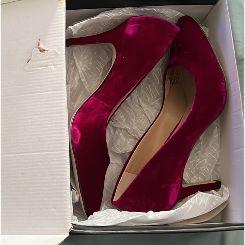 INC deep fuchsia size 8.5